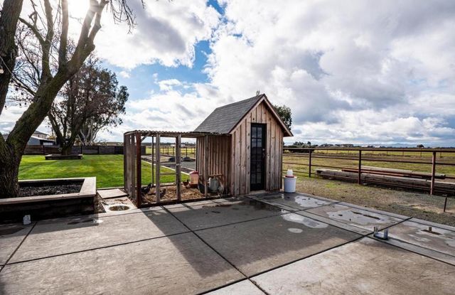 18393 Paradise Rd, Tracy, CA 95304