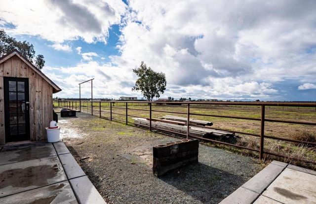 18393 Paradise Rd, Tracy, CA 95304