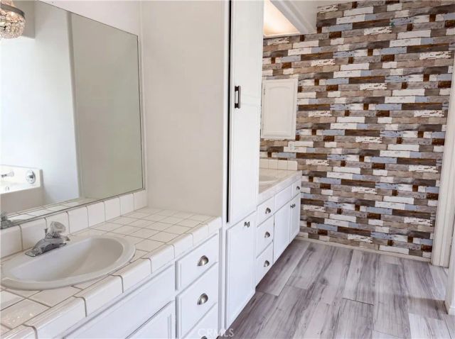15358 Lookout, Apple Valley, CA 92307