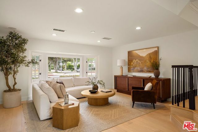 3200 Stoner Avenue, Los Angeles, CA 90066