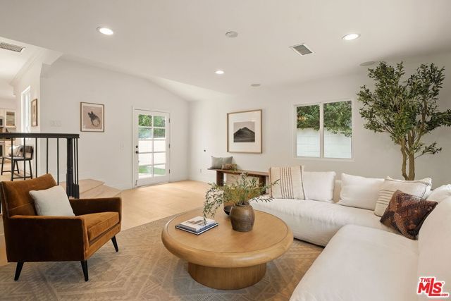 3200 Stoner Avenue, Los Angeles, CA 90066