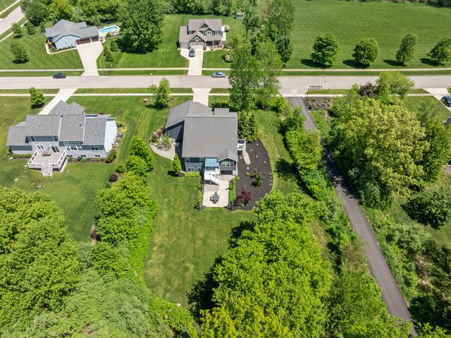 9579 Arrowcrest Drive, Rockford, MI 49341