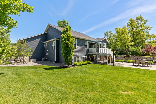 9579 Arrowcrest Drive, Rockford, MI 49341