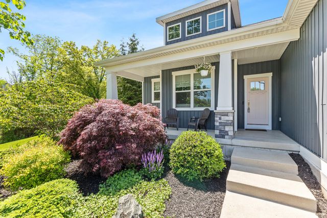 9579 Arrowcrest Drive, Rockford, MI 49341