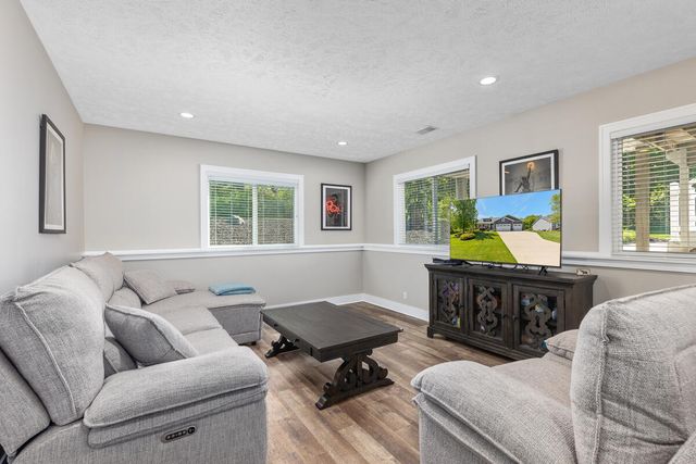 9579 Arrowcrest Drive, Rockford, MI 49341