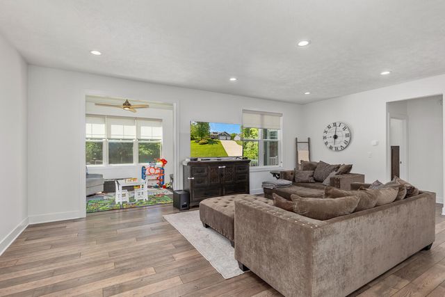 9579 Arrowcrest Drive, Rockford, MI 49341