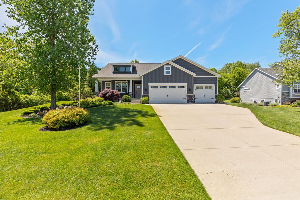 9579 Arrowcrest Drive, Rockford, MI 49341