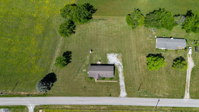 491 White Rd, Portland, TN 37148