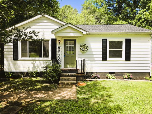 121 Turnpike Ave, Camden, TN 38320