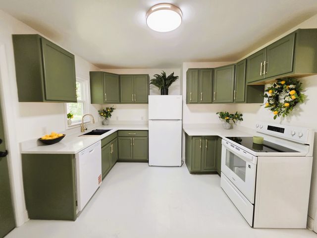 121 Turnpike Ave, Camden, TN 38320