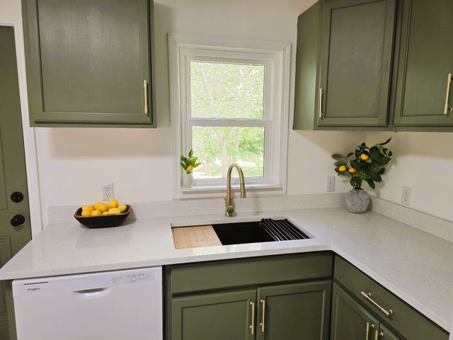 121 Turnpike Ave, Camden, TN 38320