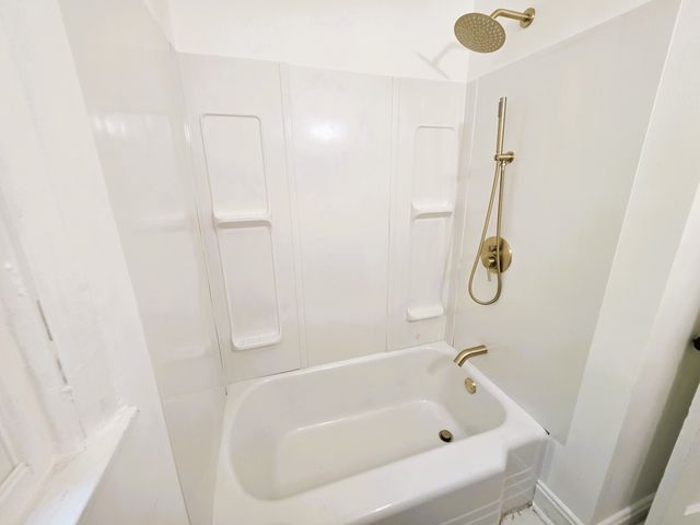 121 Turnpike Ave, Camden, TN 38320