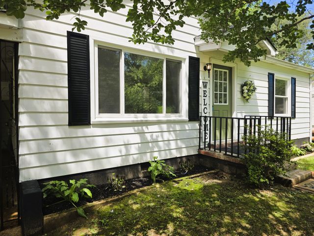 121 Turnpike Ave, Camden, TN 38320