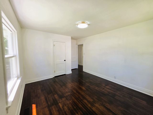 121 Turnpike Ave, Camden, TN 38320
