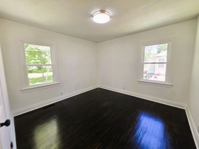 121 Turnpike Ave, Camden, TN 38320