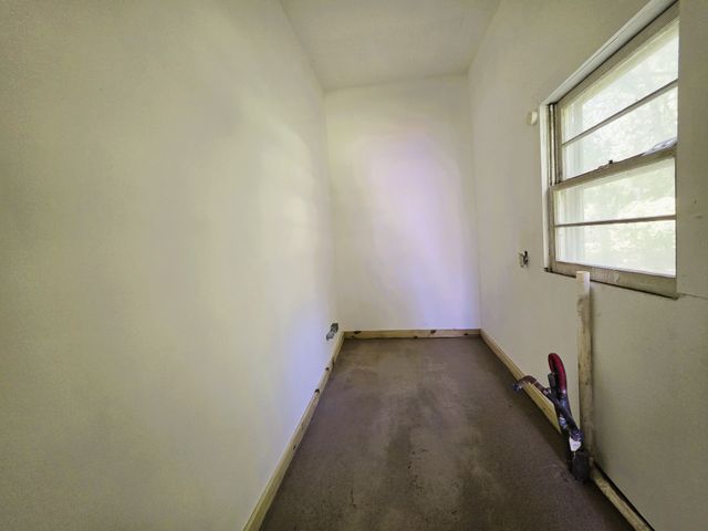 121 Turnpike Ave, Camden, TN 38320