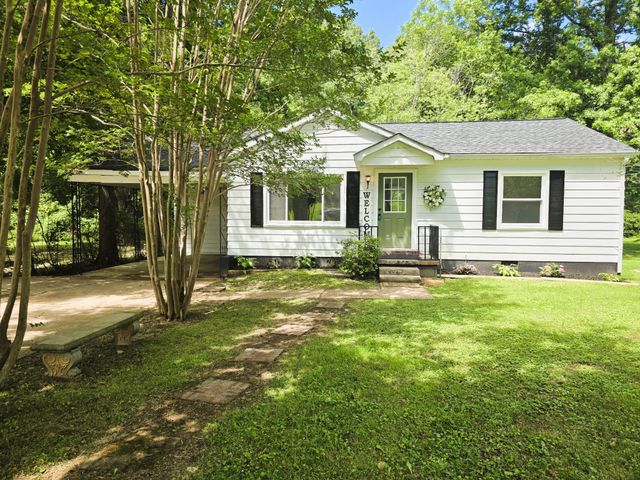 121 Turnpike Ave, Camden, TN 38320