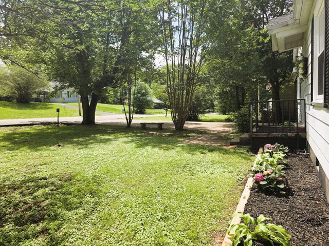 121 Turnpike Ave, Camden, TN 38320