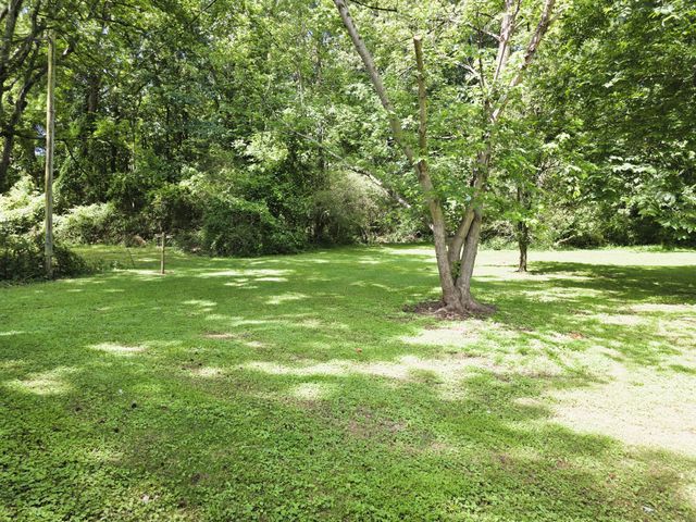121 Turnpike Ave, Camden, TN 38320