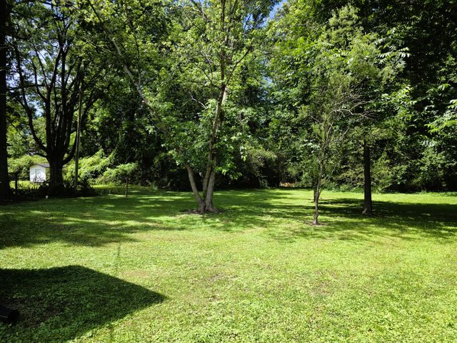 121 Turnpike Ave, Camden, TN 38320
