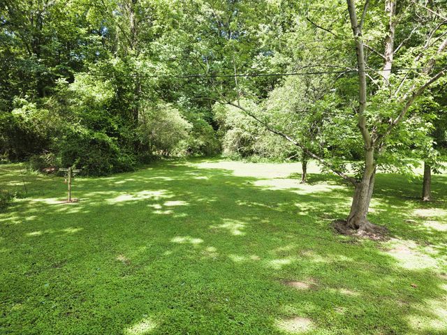 121 Turnpike Ave, Camden, TN 38320