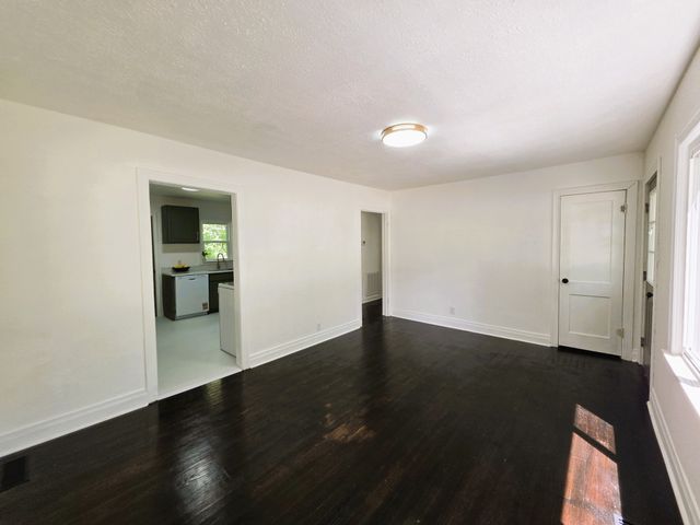 121 Turnpike Ave, Camden, TN 38320