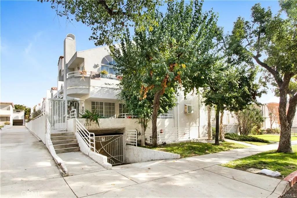 1328 N Columbus Avenue 2, Glendale, CA 91202
