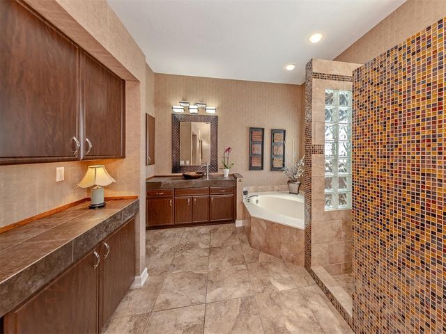 411 WELLINGTON COURT, Venice, FL 34292