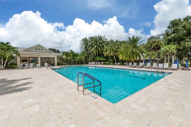 411 WELLINGTON COURT, Venice, FL 34292