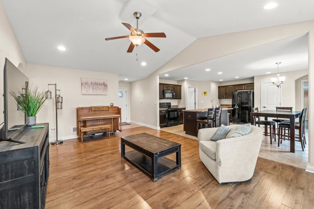 5715 CAMDEN CIR, Columbia, MO 65201