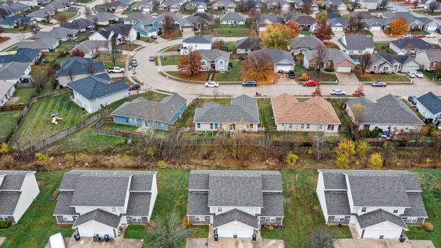 5715 CAMDEN CIR, Columbia, MO 65201