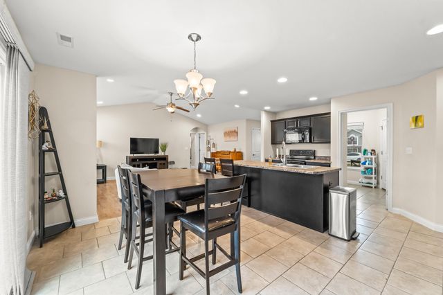 5715 CAMDEN CIR, Columbia, MO 65201