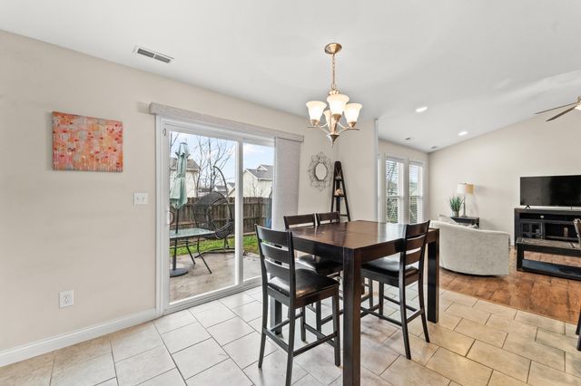 5715 CAMDEN CIR, Columbia, MO 65201