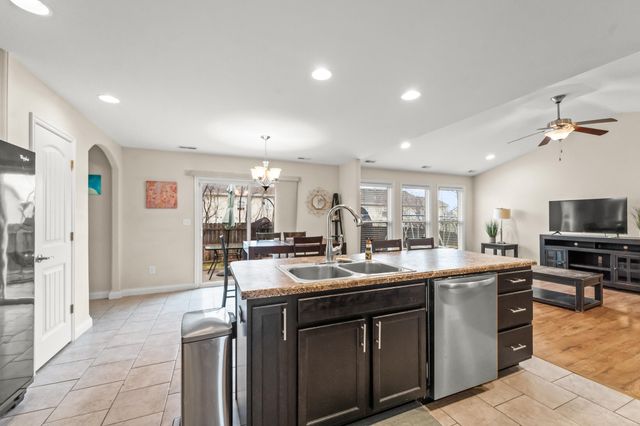 5715 CAMDEN CIR, Columbia, MO 65201