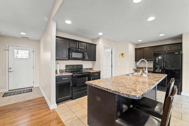 5715 CAMDEN CIR, Columbia, MO 65201