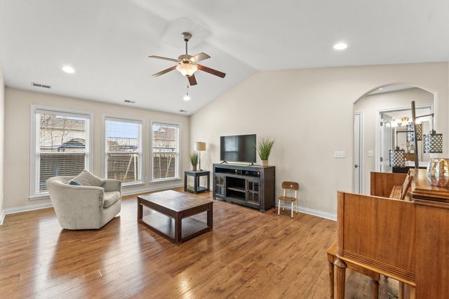 5715 CAMDEN CIR, Columbia, MO 65201