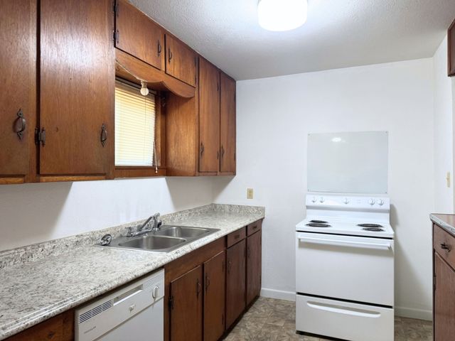 204 E 6th Street, Tolar, TX 76476