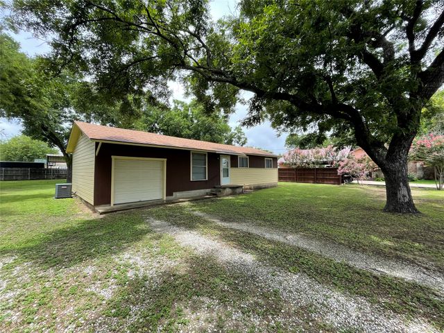 204 E 6th Street, Tolar, TX 76476