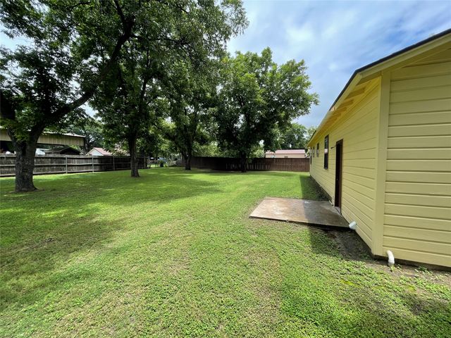 204 E 6th Street, Tolar, TX 76476