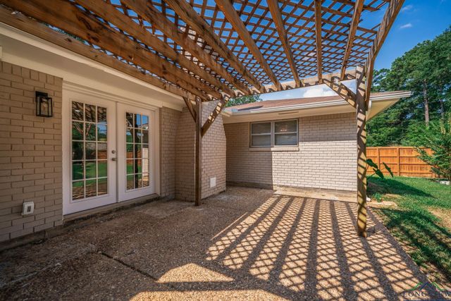 1213 Le Duke Blvd, Longview, TX 75601
