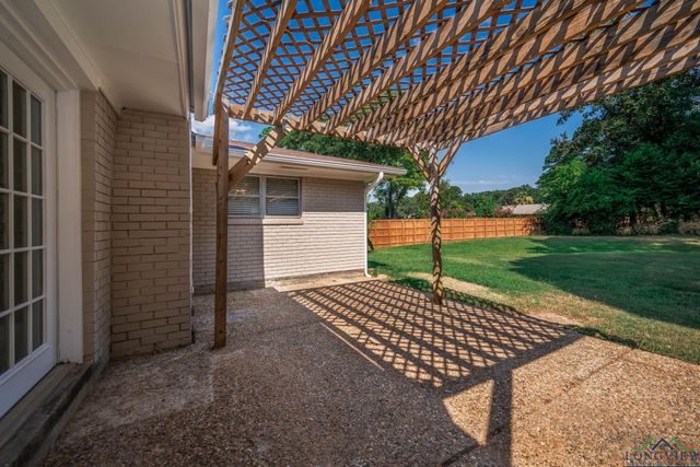 1213 Le Duke Blvd, Longview, TX 75601