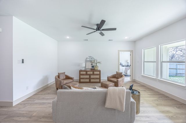 5100 Chapman Street, Fort Worth, TX 76105