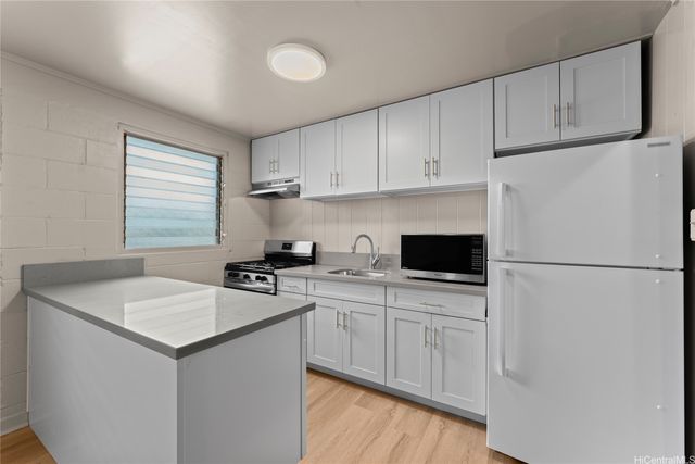 2105 Algaroba Street, Honolulu, HI 96826