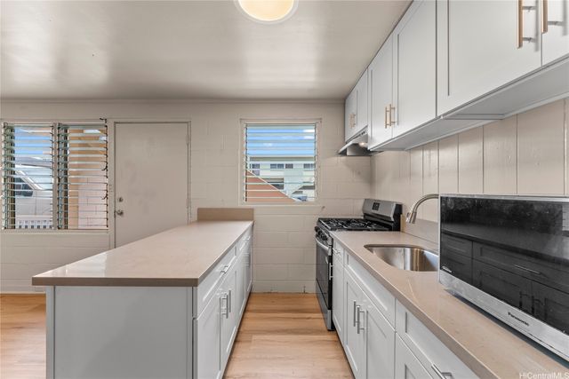 2105 Algaroba Street, Honolulu, HI 96826