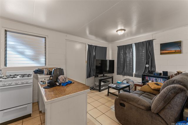 2105 Algaroba Street, Honolulu, HI 96826