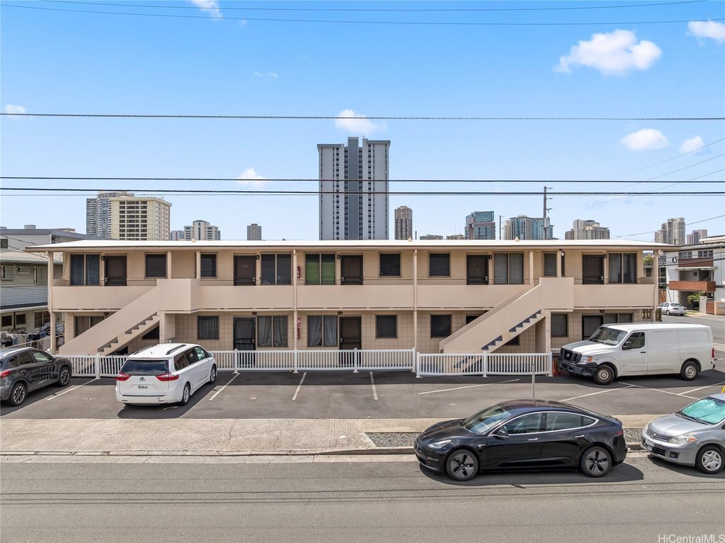 2105 Algaroba Street, Honolulu, HI 96826