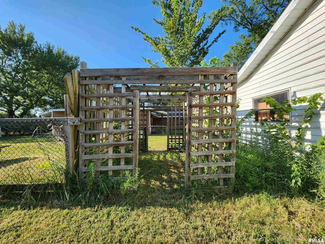 5628 COAL Street, Sesser, IL 62884