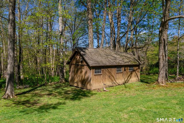 16 Farm Meadow Road, Newtown, CT 06470