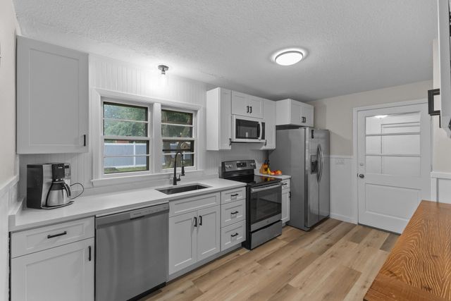 30 Bellridge Dr, Shrewsbury, MA 01545
