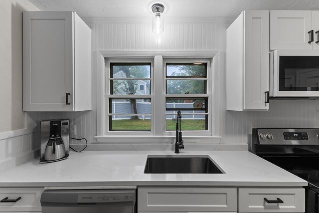 30 Bellridge Dr, Shrewsbury, MA 01545